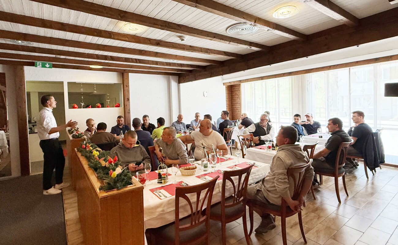 Mehrfamilienhaus Klewenstock, Emmetten NW, Handwerkerzmittag
